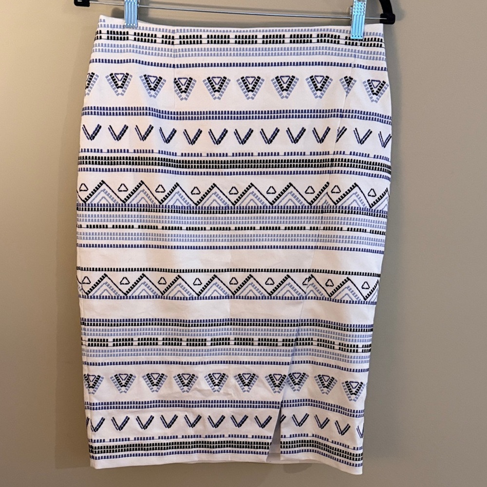 White House Black Market White, Blue, and Black Patterned Women's Skirt Size 8